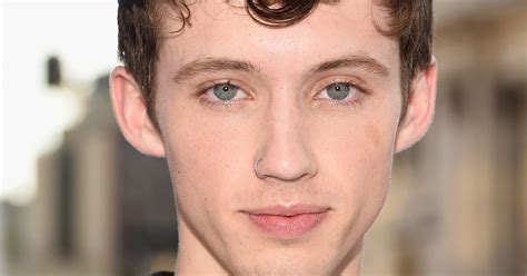 Troye Sivan Posts Text Convo About His Leaked Nudes